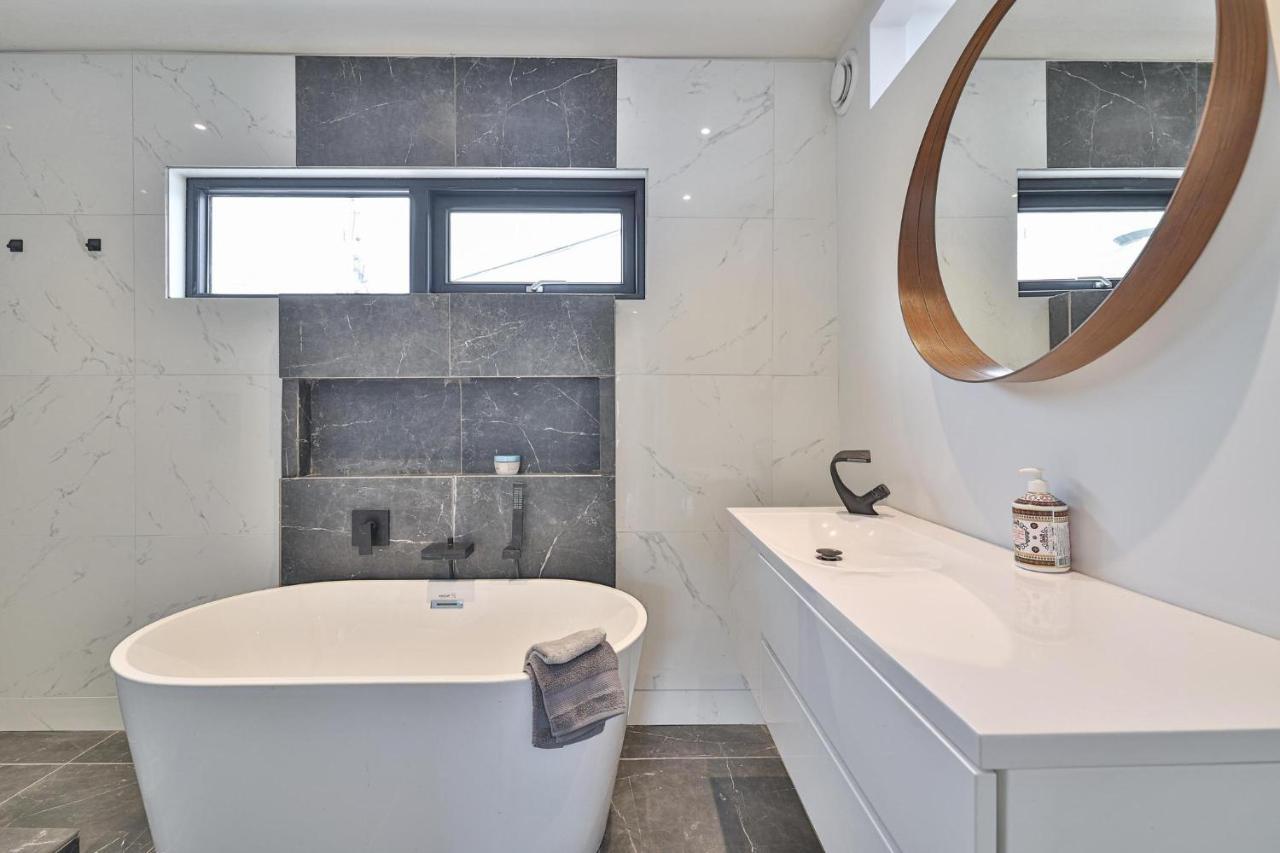 New Modern 1400 Sq Ft Coach House Near Everything Toronto Zewnętrze zdjęcie
