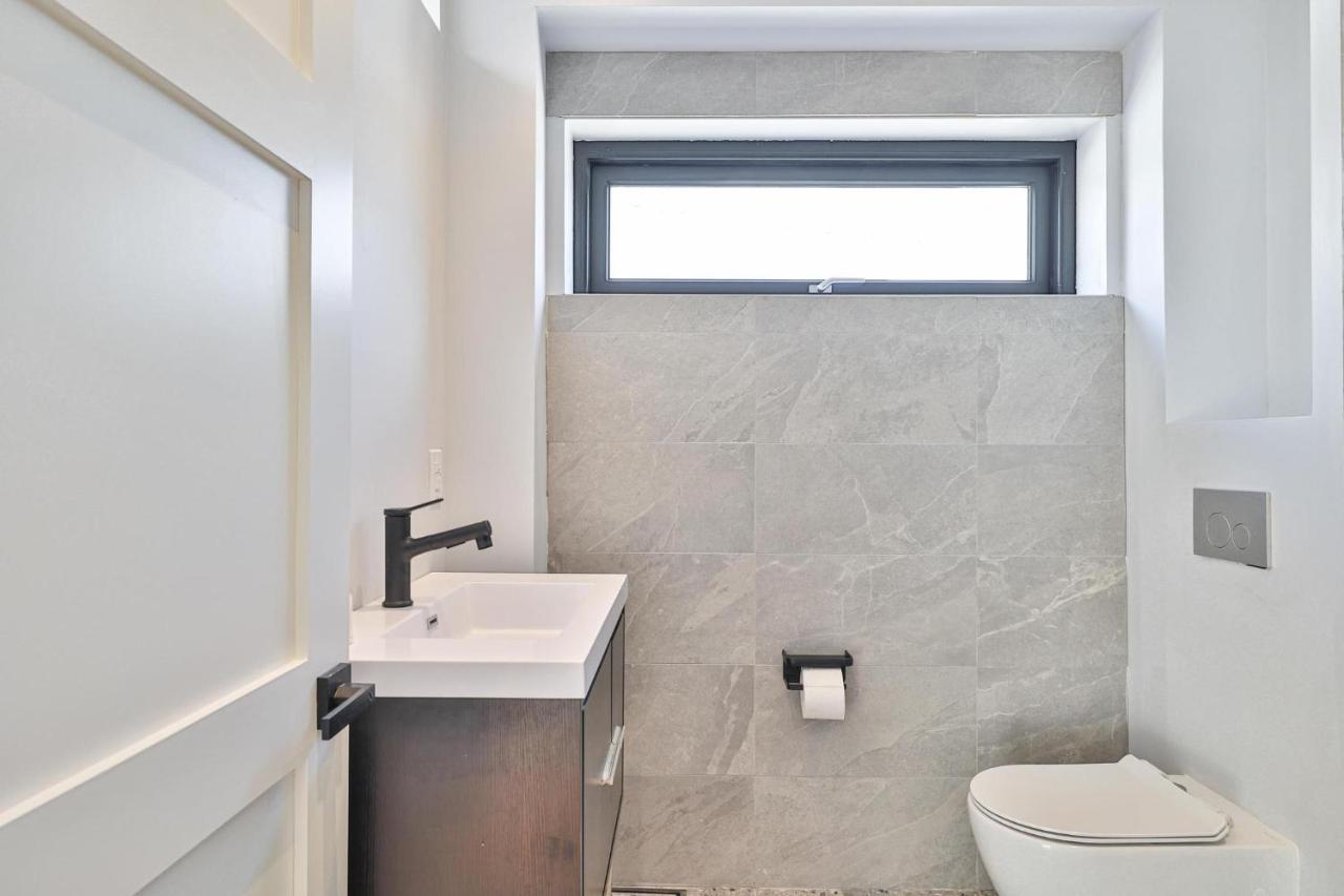 New Modern 1400 Sq Ft Coach House Near Everything Toronto Zewnętrze zdjęcie