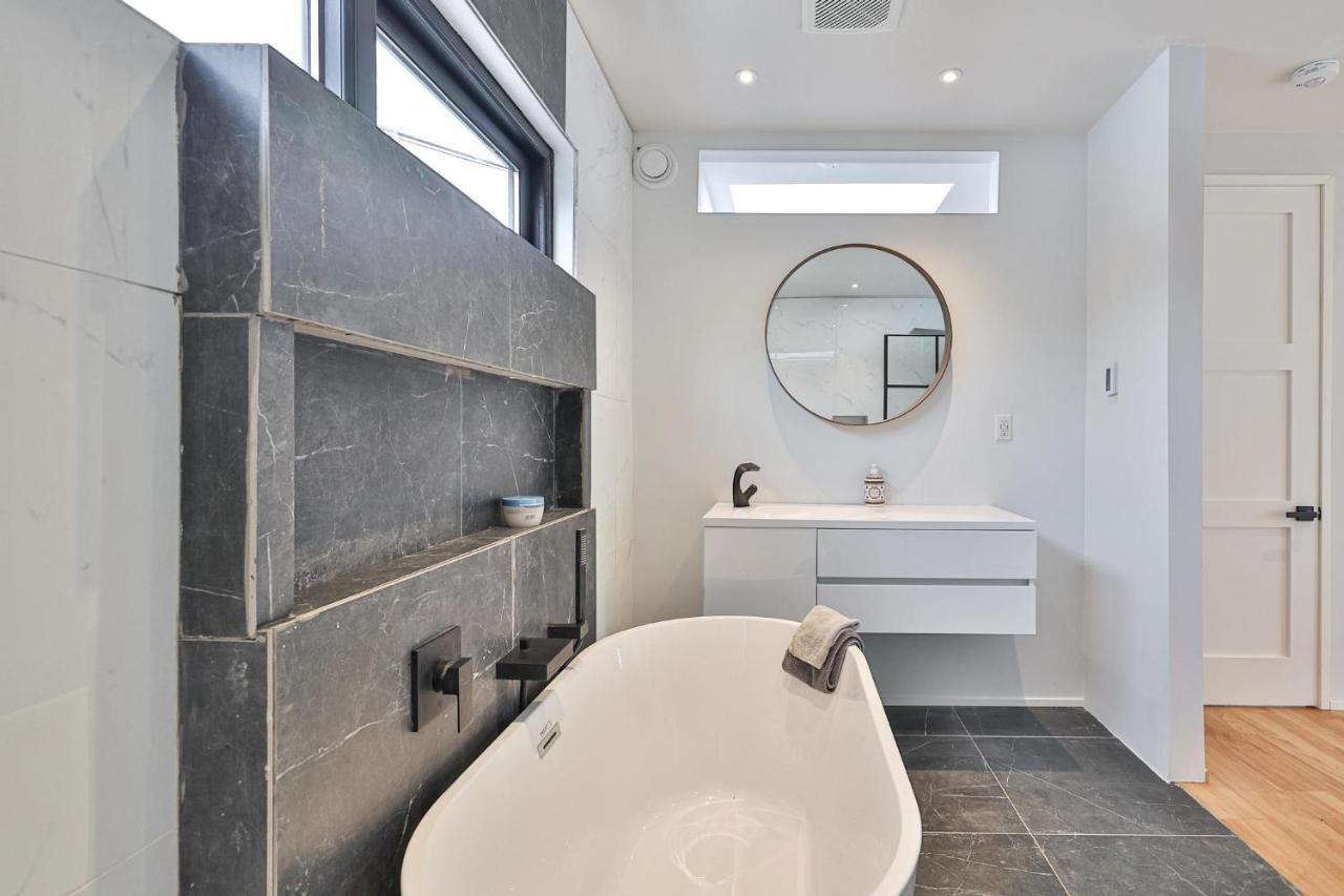 New Modern 1400 Sq Ft Coach House Near Everything Toronto Zewnętrze zdjęcie