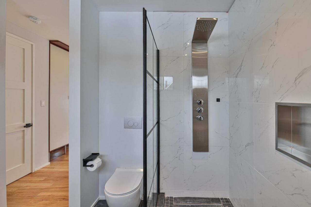 New Modern 1400 Sq Ft Coach House Near Everything Toronto Zewnętrze zdjęcie