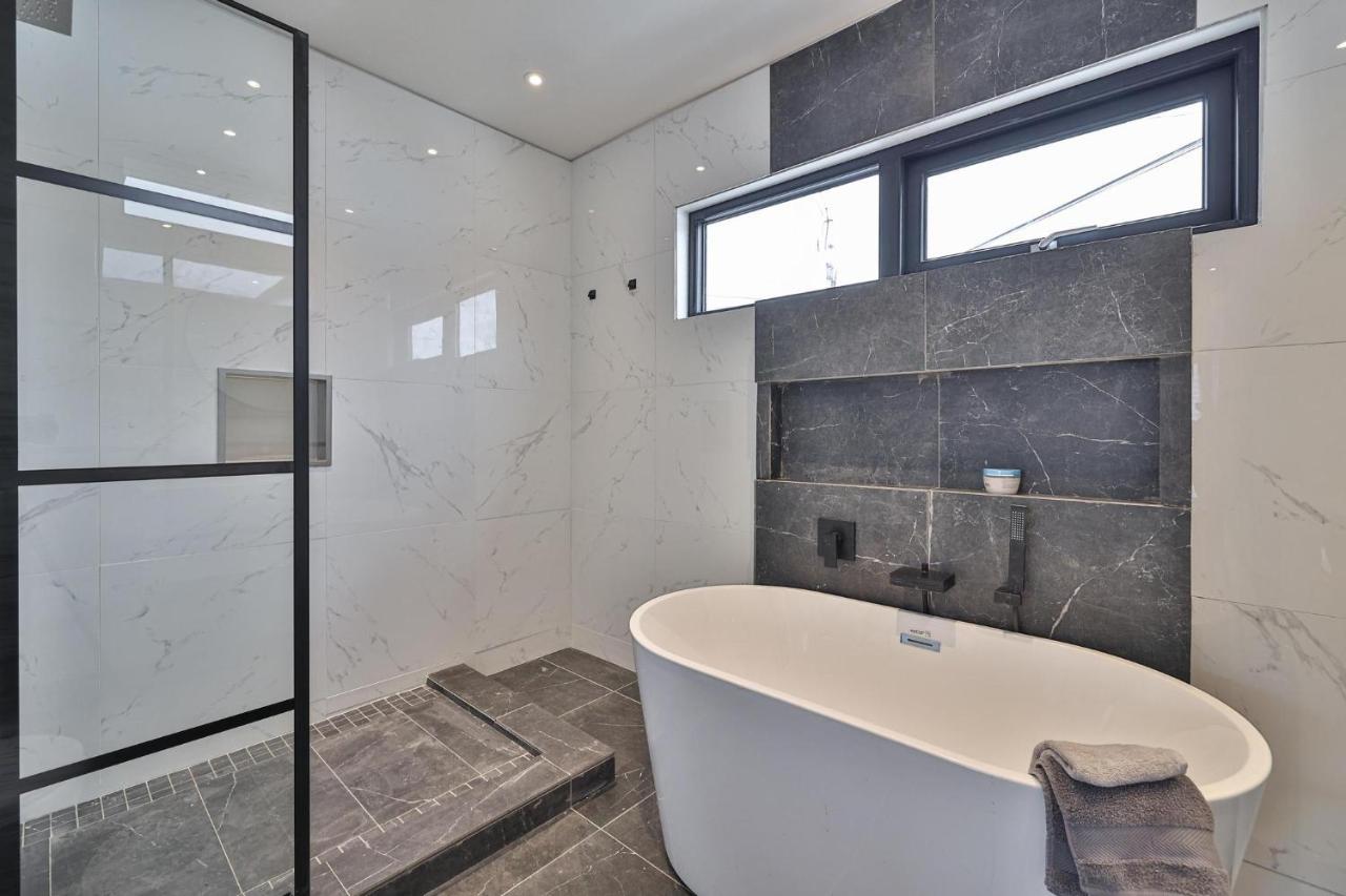 New Modern 1400 Sq Ft Coach House Near Everything Toronto Zewnętrze zdjęcie